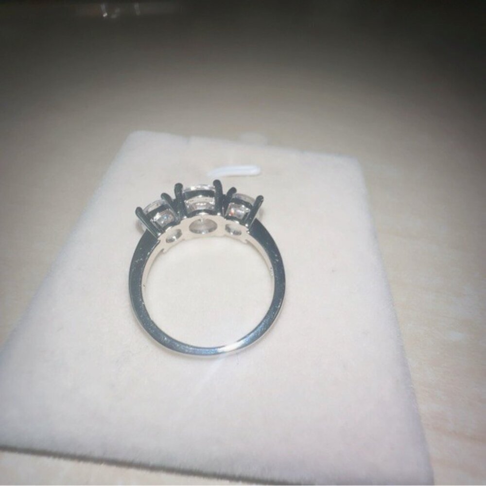 Silver Cubic Zirconia Ring 4 Carats - Picture 4 of 5